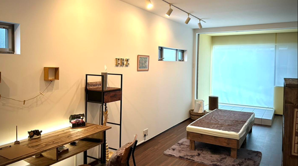 自然光が入るErz（エルツ）の院内の様子